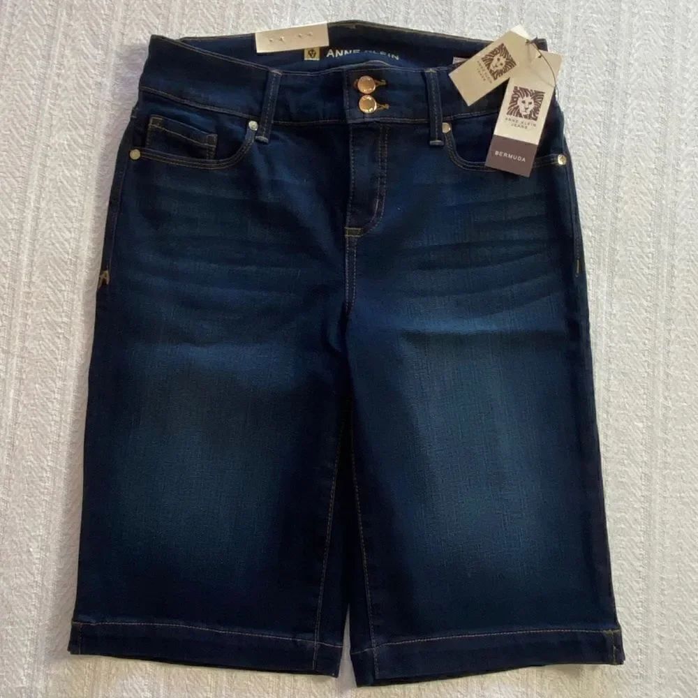 ANNE KLEIN Women’s Size 4 Double Button Bermuda Shorts - Dark Wash